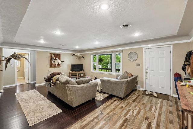 431 E Pleasant View Drive, Des Moines, IA 50315