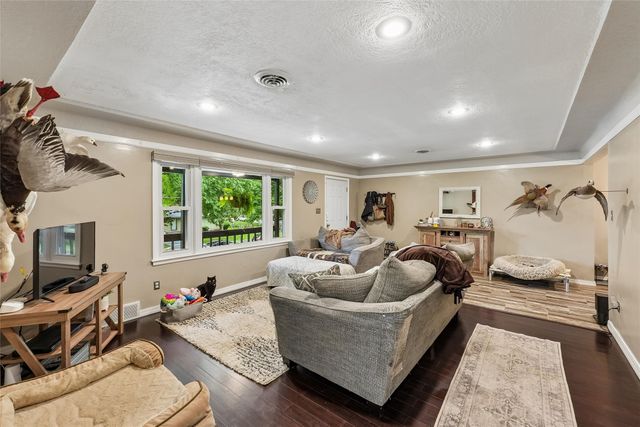 431 E Pleasant View Drive, Des Moines, IA 50315