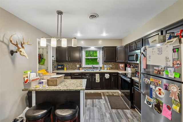 431 E Pleasant View Drive, Des Moines, IA 50315