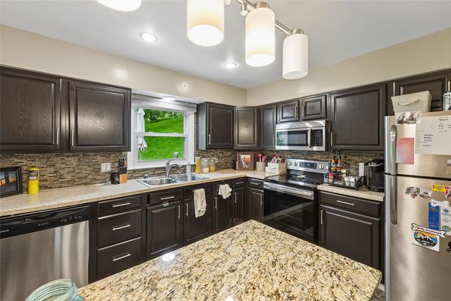 431 E Pleasant View Drive, Des Moines, IA 50315