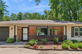 431 E Pleasant View Drive, Des Moines, IA 50315