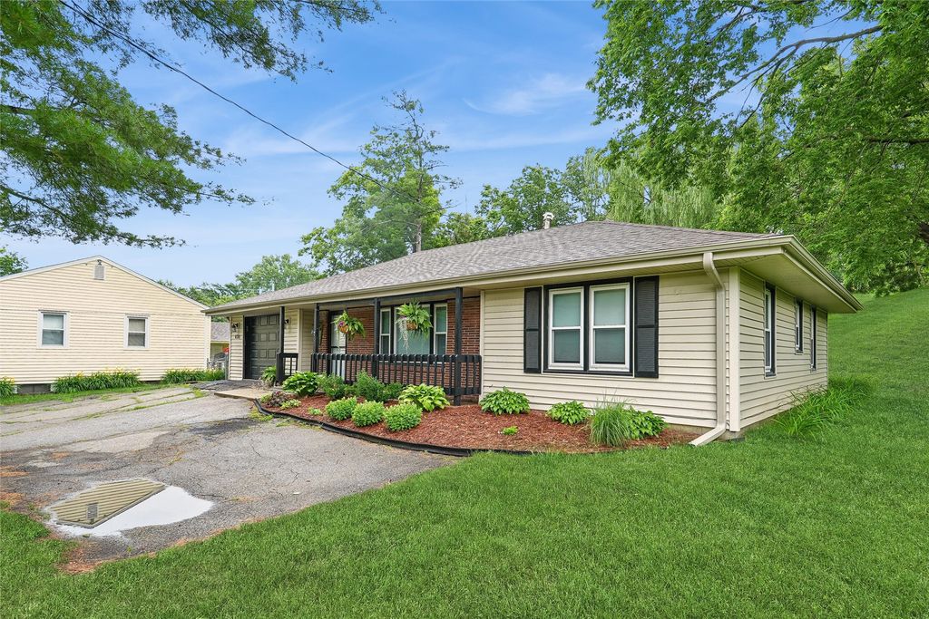 431 E Pleasant View Drive, Des Moines, IA 50315