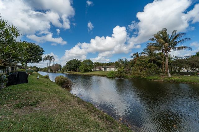 108 Village Walk Drive, Royal Palm Beach, FL 33411