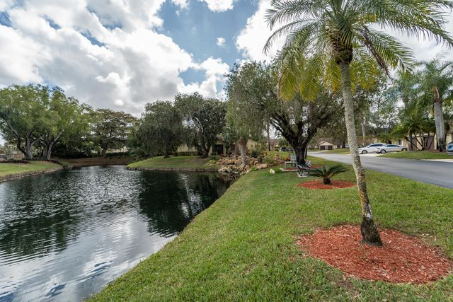 108 Village Walk Drive, Royal Palm Beach, FL 33411