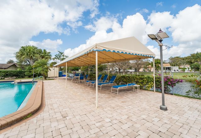 108 Village Walk Drive, Royal Palm Beach, FL 33411