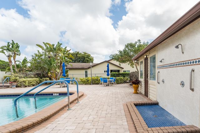 108 Village Walk Drive, Royal Palm Beach, FL 33411