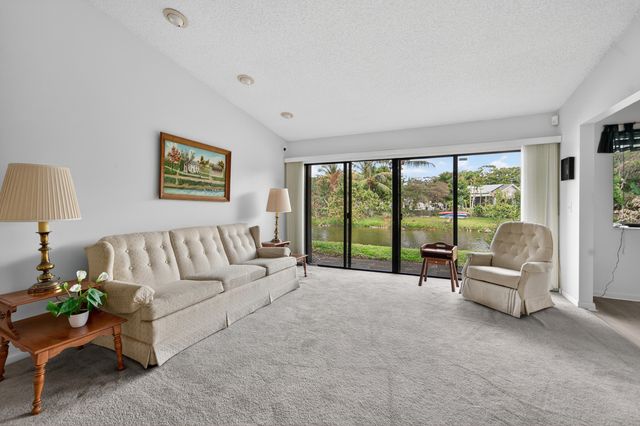 108 Village Walk Drive, Royal Palm Beach, FL 33411