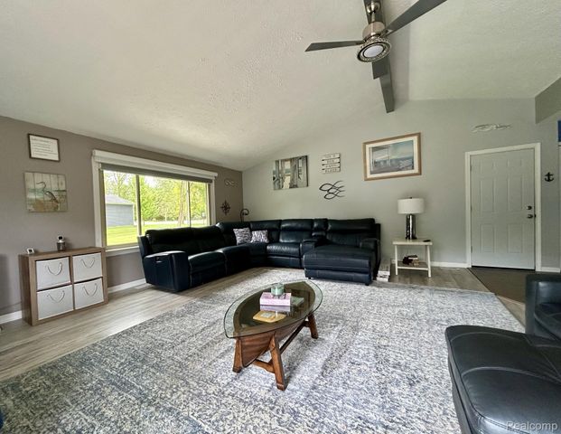9831 Kress Road, Hamburg Township, MI 48169