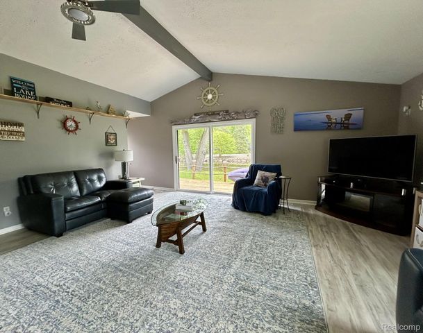 9831 Kress Road, Hamburg Township, MI 48169