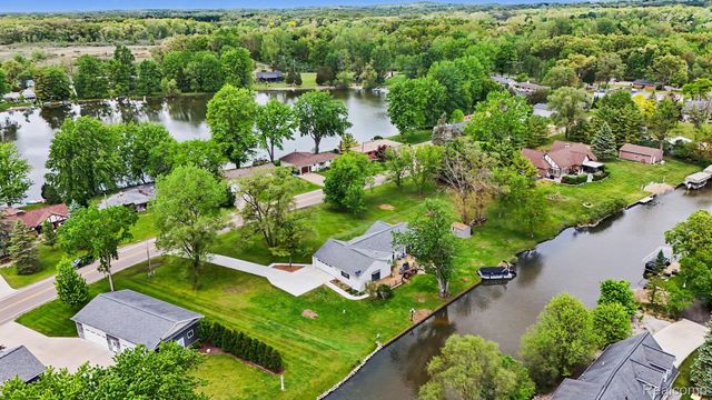 9831 Kress Road, Hamburg Township, MI 48169