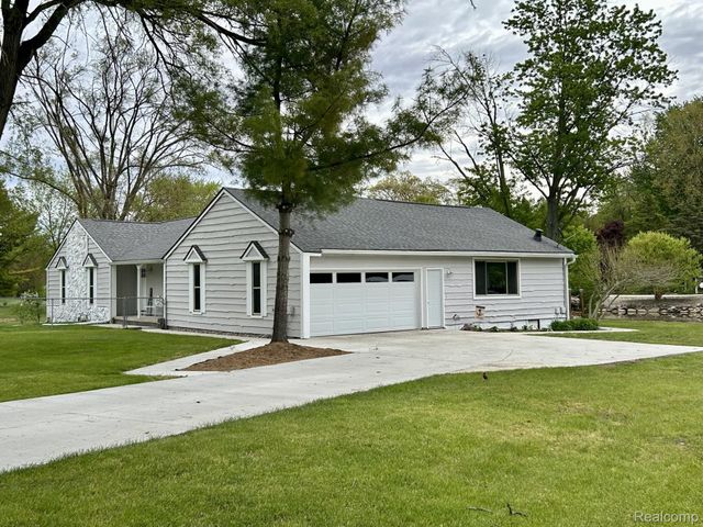 9831 Kress Road, Hamburg Township, MI 48169