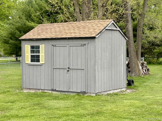 9831 Kress Road, Hamburg Township, MI 48169