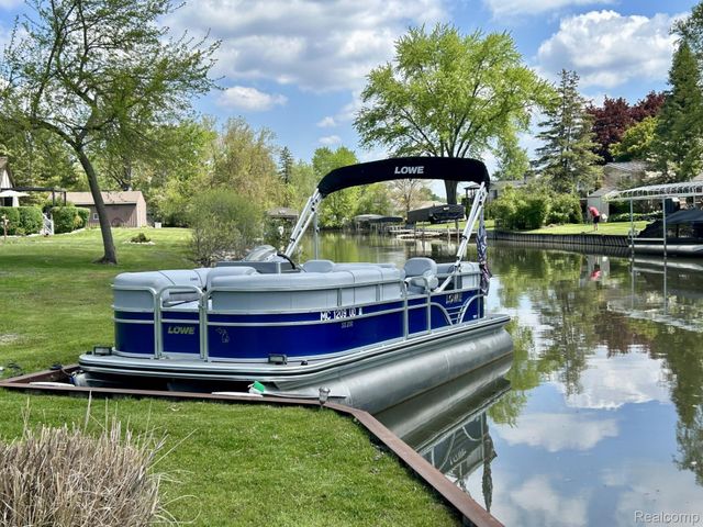 9831 Kress Road, Hamburg Township, MI 48169