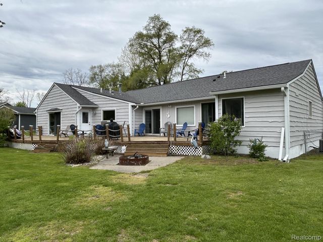 9831 Kress Road, Hamburg Township, MI 48169