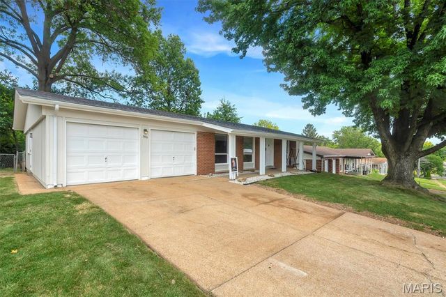 3515 Saint Catherine Street, Florissant, MO 63033