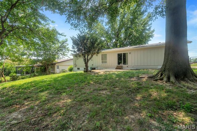 3515 Saint Catherine Street, Florissant, MO 63033