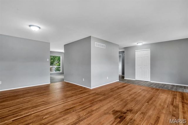 3515 Saint Catherine Street, Florissant, MO 63033