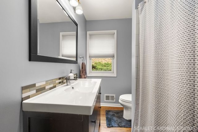 22 W Jackson Street, Villa Park, IL 60181