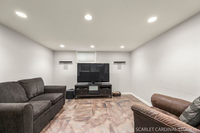 22 W Jackson Street, Villa Park, IL 60181