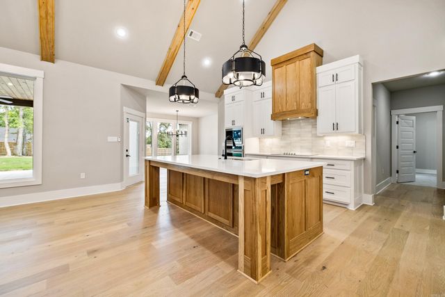 208 Clearview, Benton, AR 72019