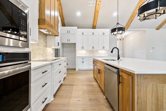 208 Clearview, Benton, AR 72019