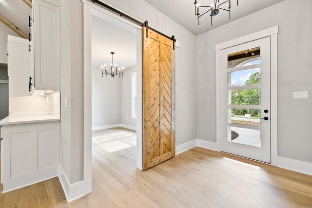 208 Clearview, Benton, AR 72019