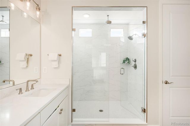 7110 S White Crow Way, Aurora, CO 80016