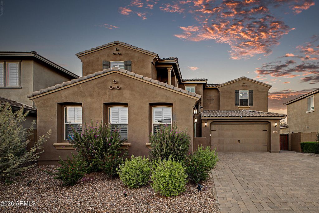 9334 W WHITE FEATHER Lane, Peoria, AZ 85383 — photo 4