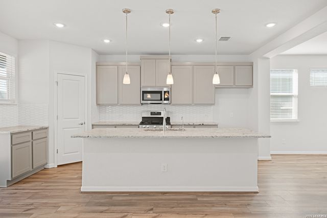 8336 Sunrise Glen, Selma, TX 78154