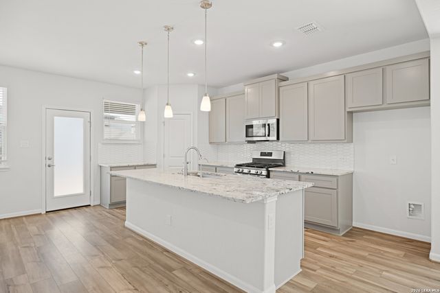 8336 Sunrise Glen, Selma, TX 78154