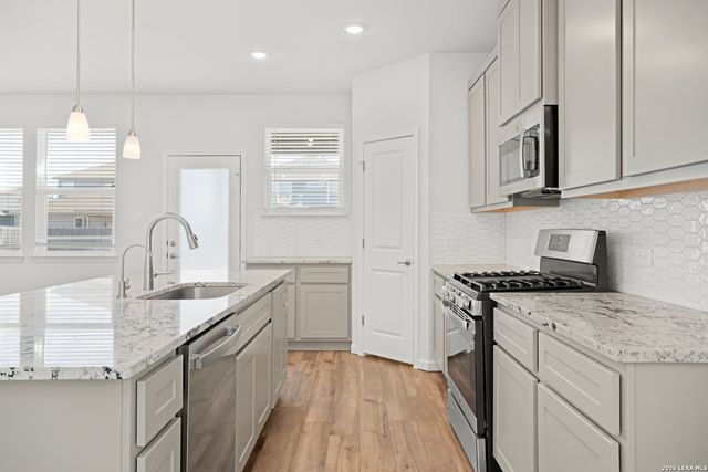 8336 Sunrise Glen, Selma, TX 78154