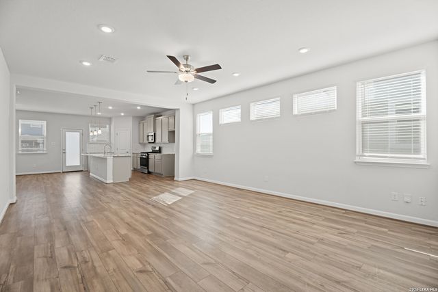 8336 Sunrise Glen, Selma, TX 78154