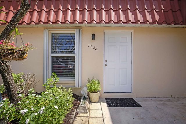 352 Covered Bridge Boulevard A, Greenacres, FL 33467