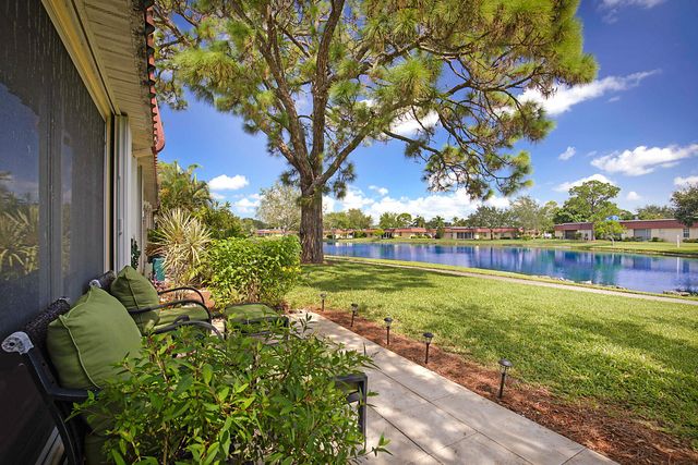 352 Covered Bridge Boulevard A, Greenacres, FL 33467