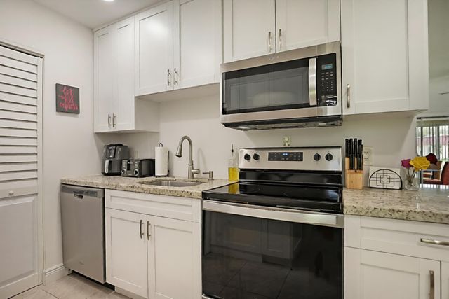352 Covered Bridge Boulevard A, Greenacres, FL 33467