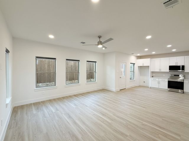 128 Pinkie Holmes Drive, Grand Prairie, TX 75050