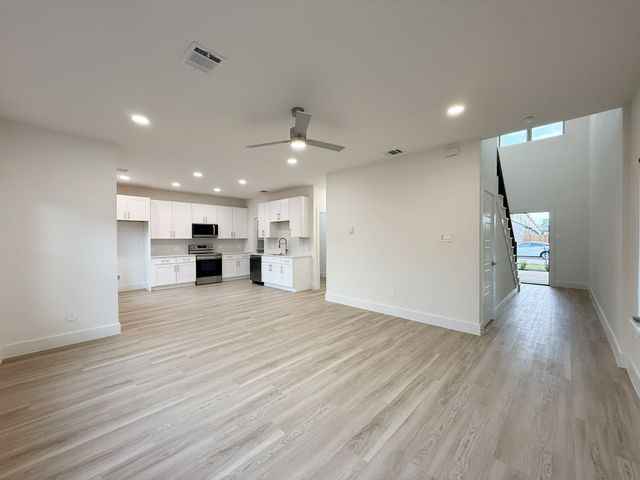 128 Pinkie Holmes Drive, Grand Prairie, TX 75050