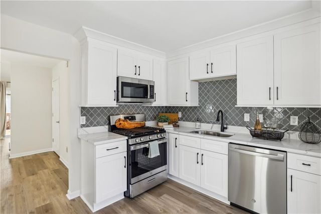 1069 Falling Water SE Drive, Smyrna, GA 30080