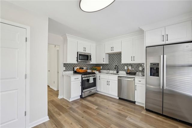 1069 Falling Water SE Drive, Smyrna, GA 30080