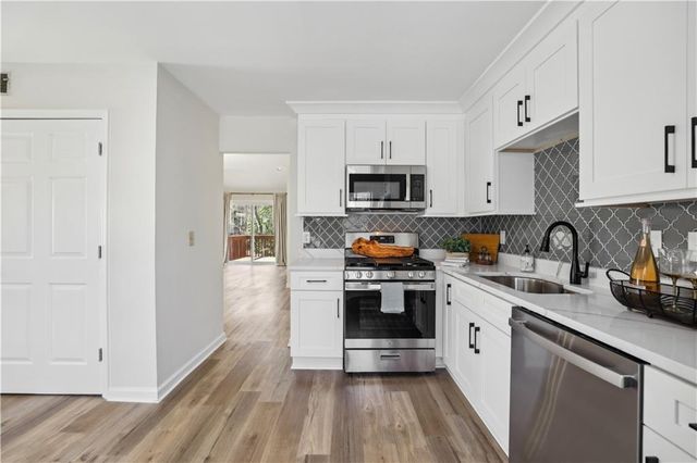 1069 Falling Water SE Drive, Smyrna, GA 30080