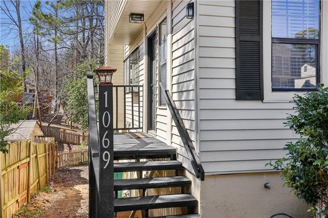1069 Falling Water SE Drive, Smyrna, GA 30080