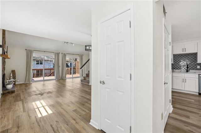 1069 Falling Water SE Drive, Smyrna, GA 30080