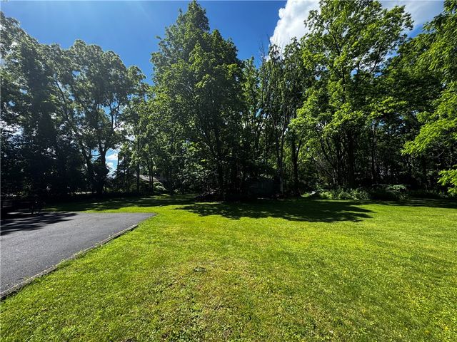 1605 Lehigh Station Road, Henrietta, NY 14467