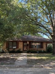509 N Chestnut Street, Gainesville, TX 76240