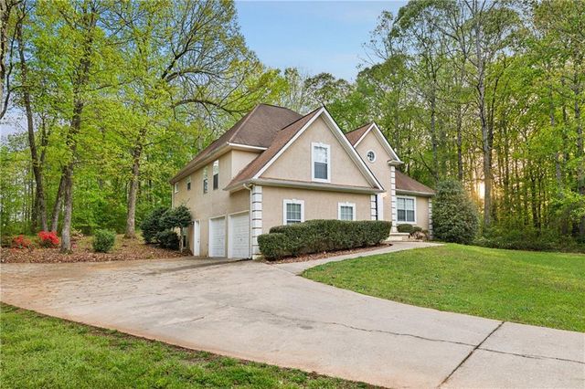 90 Montrose Lane, Sharpsburg, GA 30277