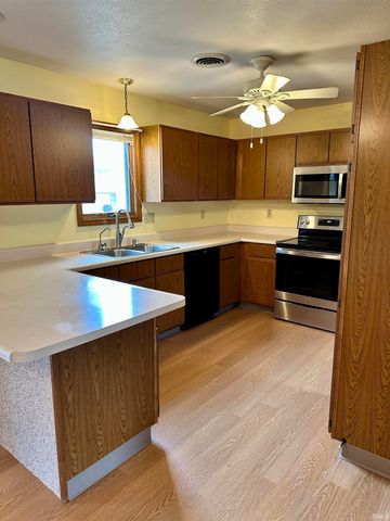 1548 E Kammerer Road, Kendallville, IN 46755
