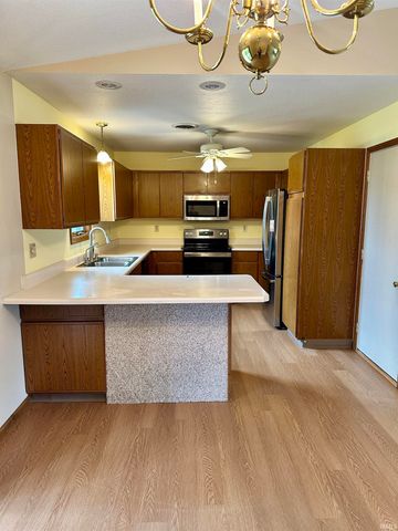 1548 E Kammerer Road, Kendallville, IN 46755
