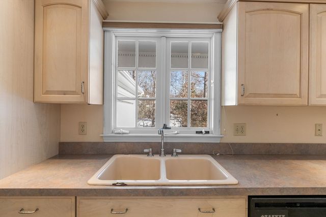 46 Kensington Dr, Sandwich, MA 02563