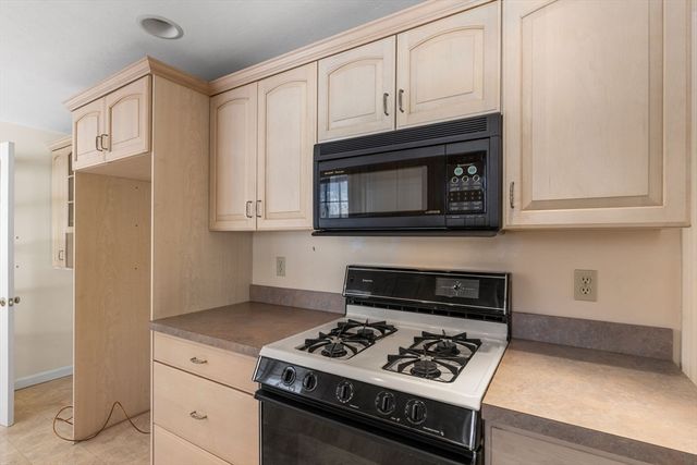 46 Kensington Dr, Sandwich, MA 02563