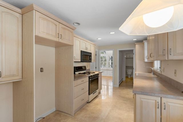 46 Kensington Dr, Sandwich, MA 02563